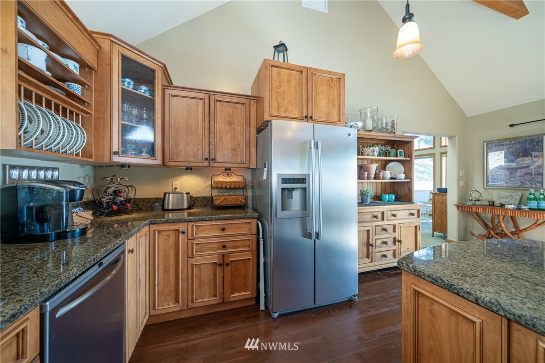 15902 South Lakeshore Road Chelan, WA 98816 - Photo 11 of 24 Gallery Image 11