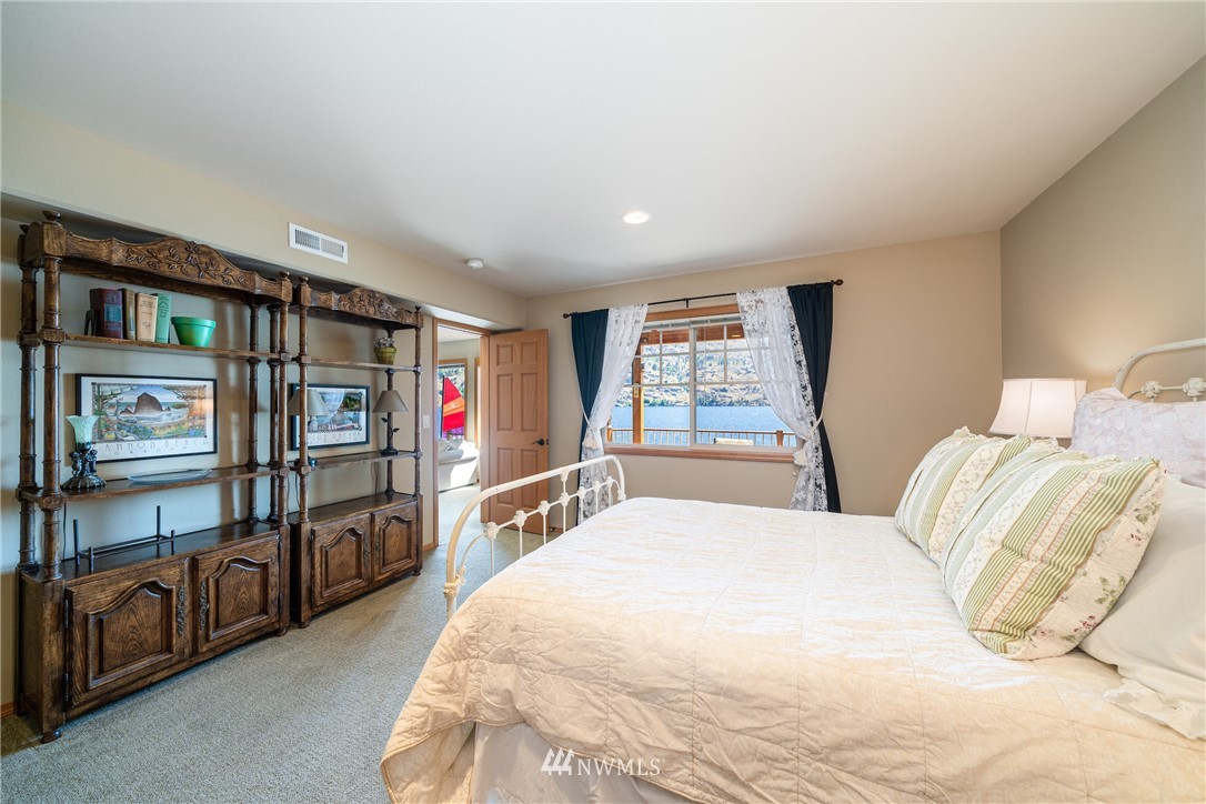 15902 South Lakeshore Road Chelan, WA 98816 - Photo 15 of 24 Gallery Image 15