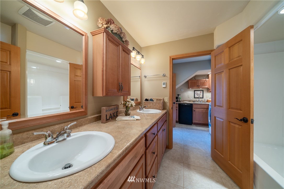 15902 South Lakeshore Road Chelan, WA 98816 - Photo 19 of 24 Gallery Image 19