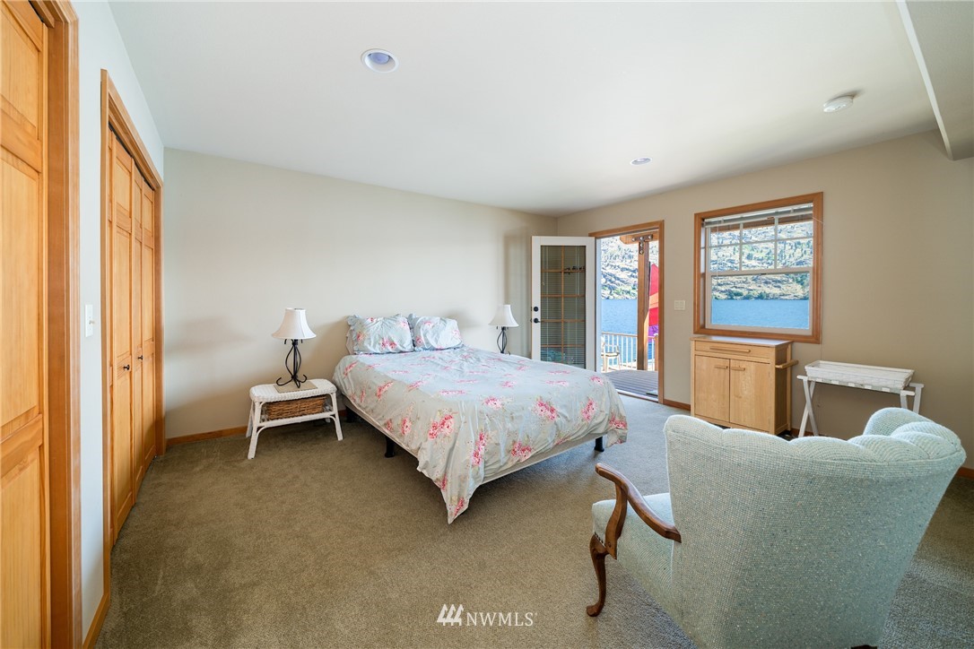 15902 South Lakeshore Road Chelan, WA 98816 - Photo 20 of 24 Gallery Image 20