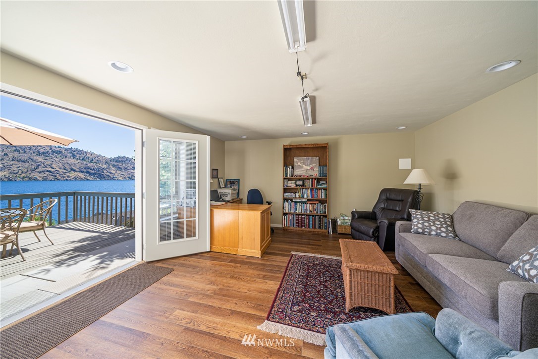 15902 South Lakeshore Road Chelan, WA 98816 - Photo 22 of 24 Gallery Image 22
