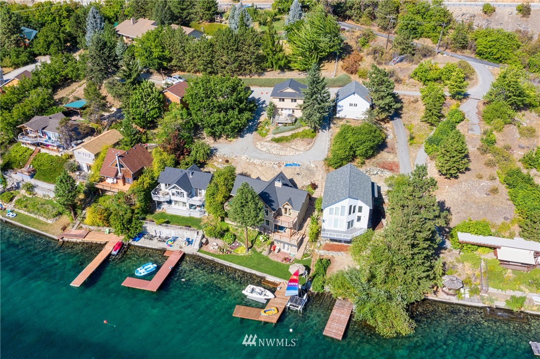 15902 South Lakeshore Road Chelan, WA 98816 - Photo 4 of 24 Gallery Image 4