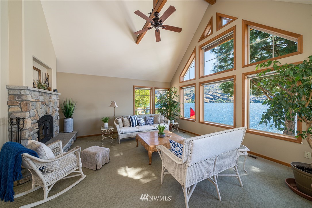 15902 South Lakeshore Road Chelan, WA 98816 - Photo 8 of 24 Gallery Image 8
