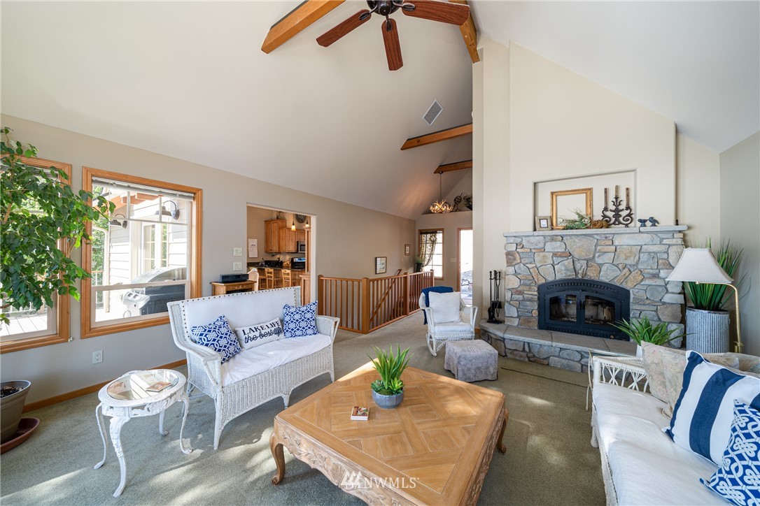 15902 South Lakeshore Road Chelan, WA 98816 - Photo 9 of 24 Gallery Image 9