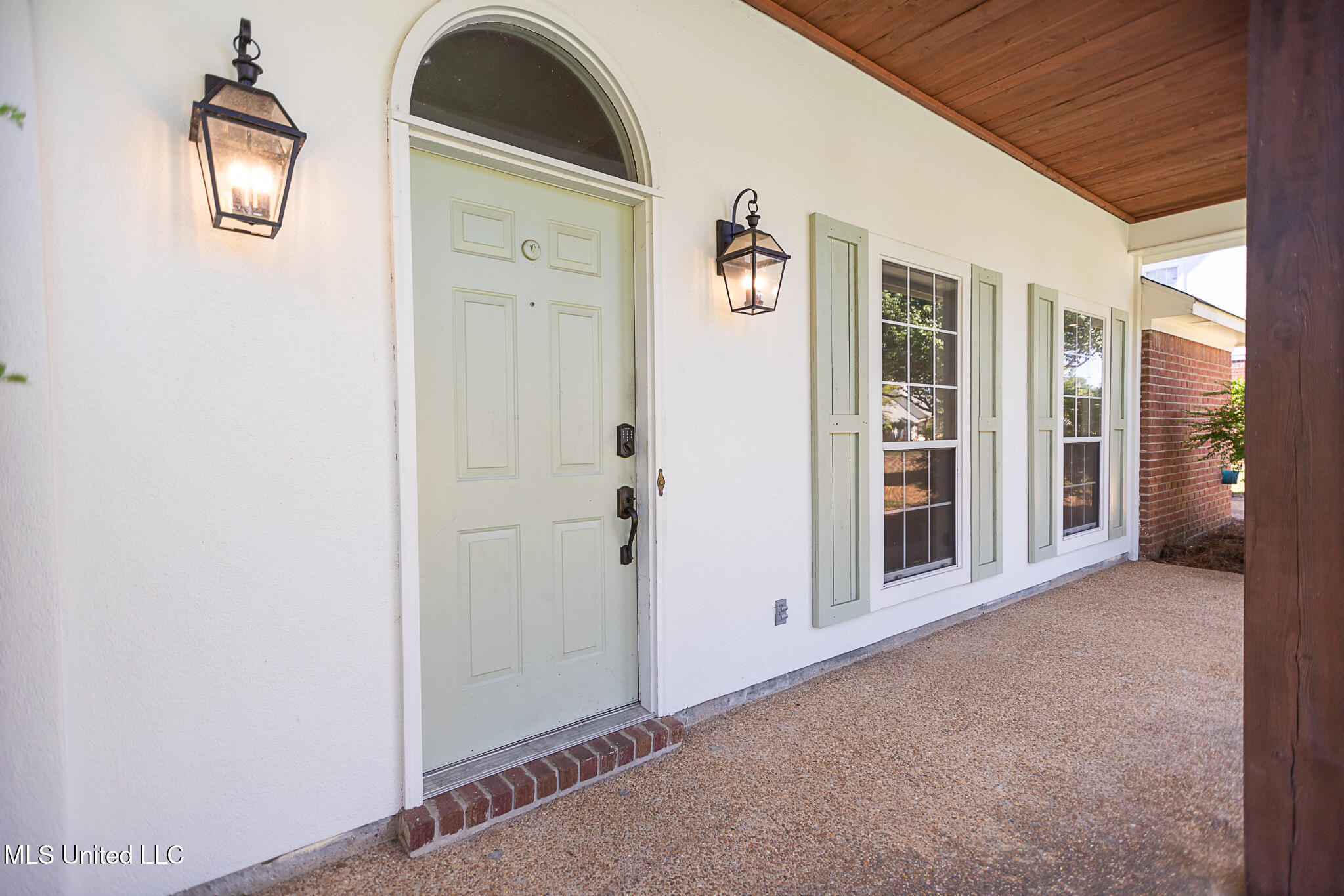 2012 Bayberry Drive Flowood, MS 39232 - Photo 2 of 28 IMG_1492