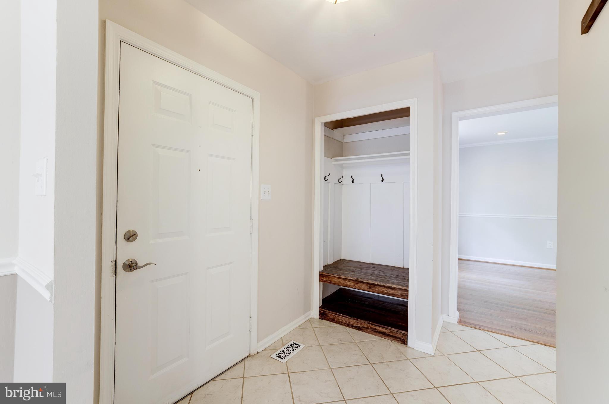 1816 Post Oak Trail Reston, VA 20191 - Photo 13 of 58 Front entrance