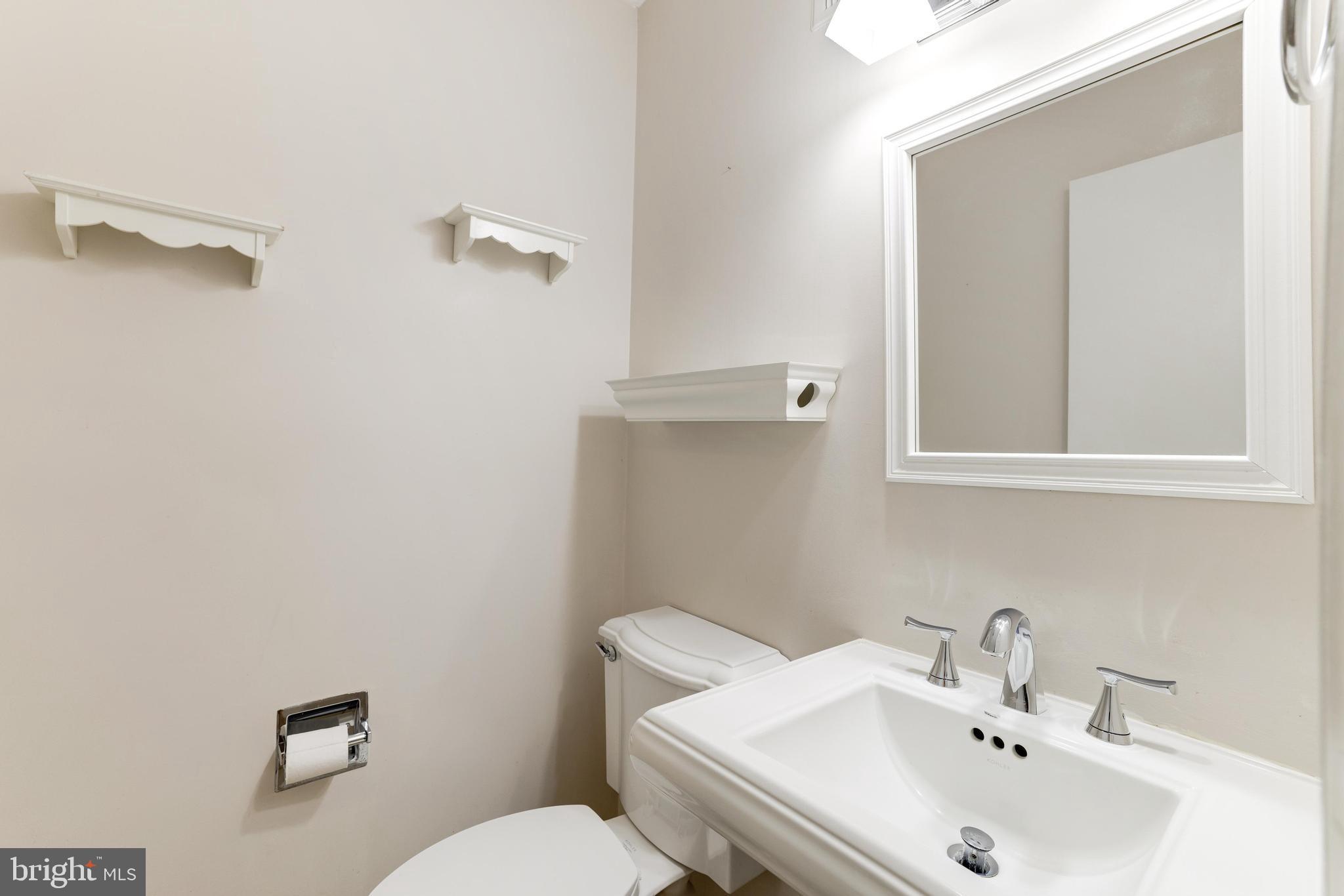 1816 Post Oak Trail Reston, VA 20191 - Photo 27 of 58 Main level powder room