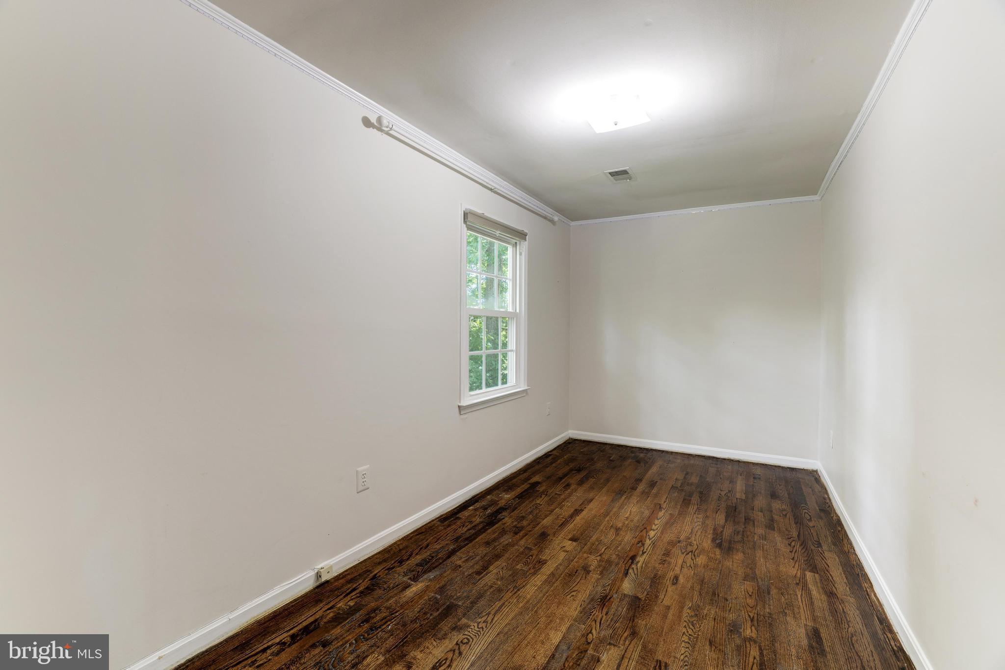 1816 Post Oak Trail Reston, VA 20191 - Photo 33 of 58 2nd bedroom