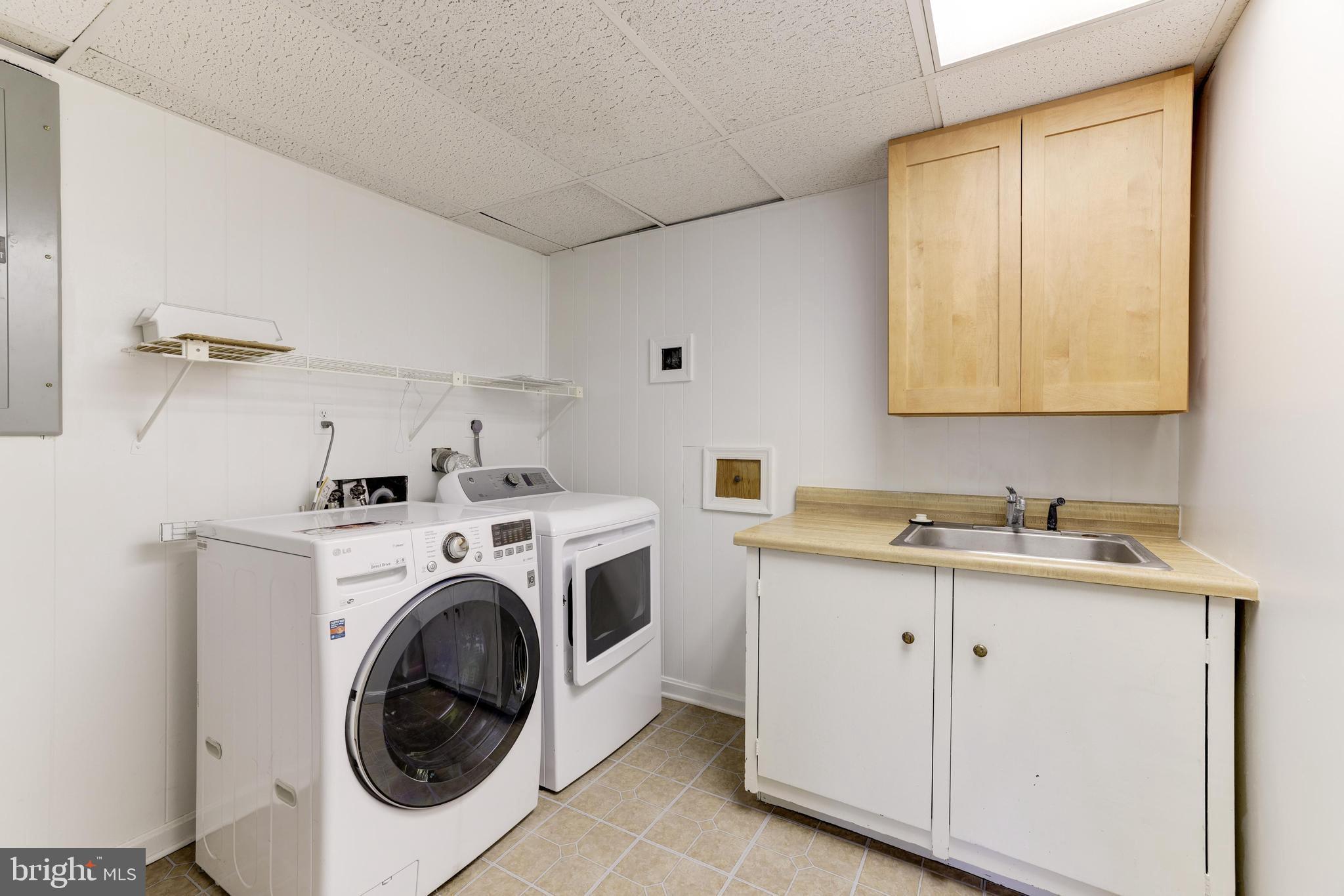 1816 Post Oak Trail Reston, VA 20191 - Photo 39 of 58 Lower level laundry room