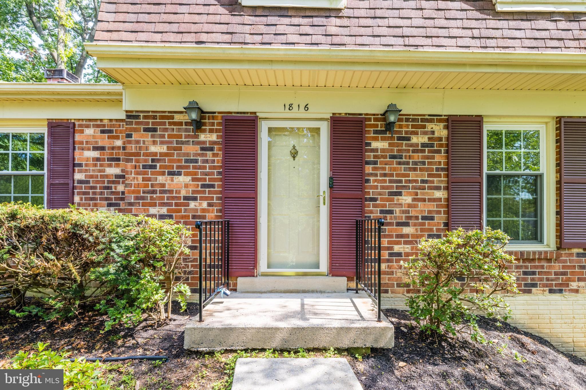 1816 Post Oak Trail Reston, VA 20191 - Photo 4 of 58