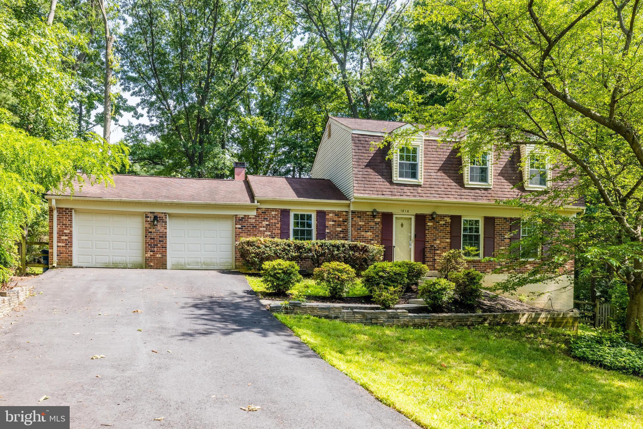 1816 Post Oak Trail Reston, VA 20191 - Photo 5 of 58 Beautiful landscaped lot