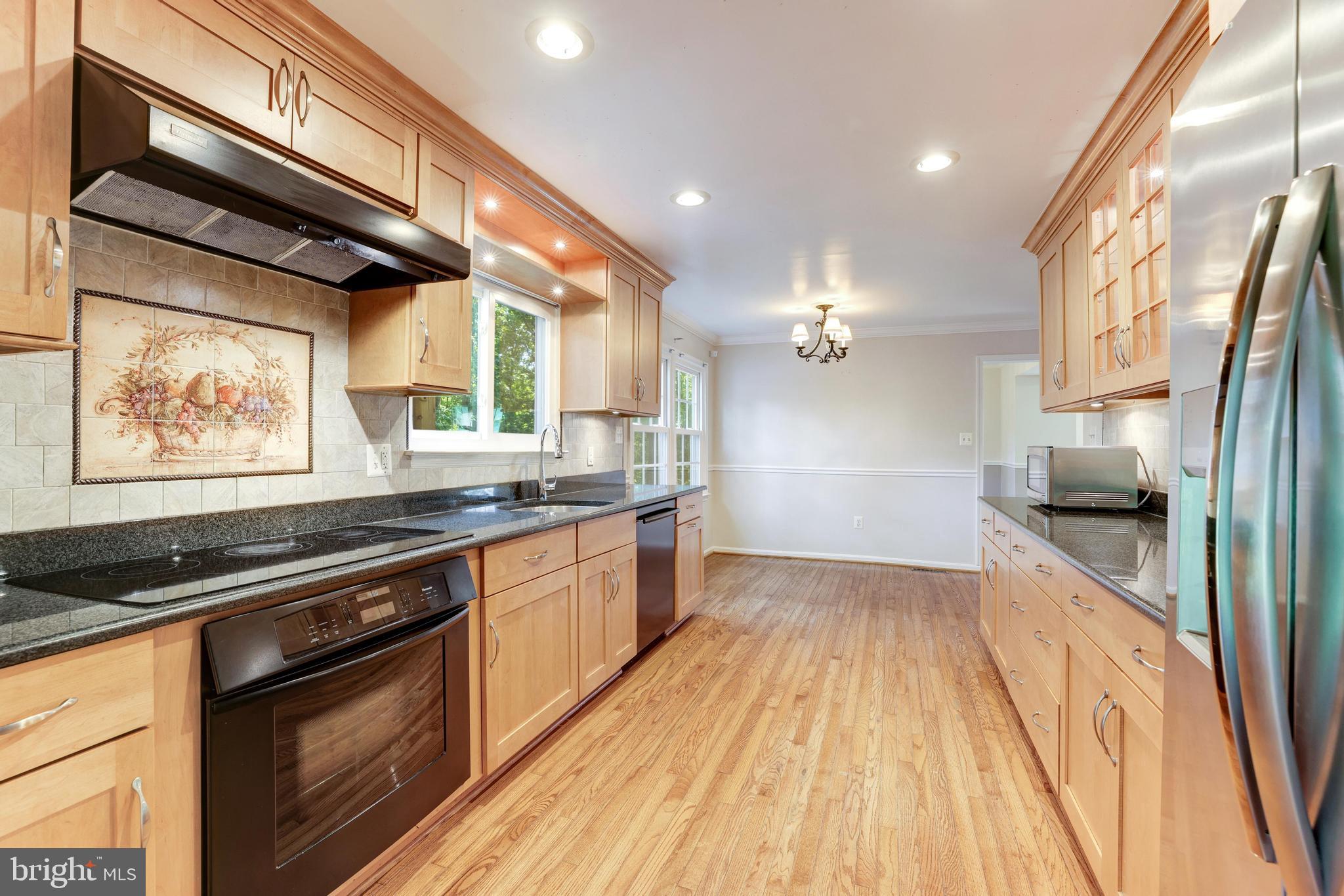 1816 Post Oak Trail Reston, VA 20191 - Photo 6 of 58 Plenty of cabinet space