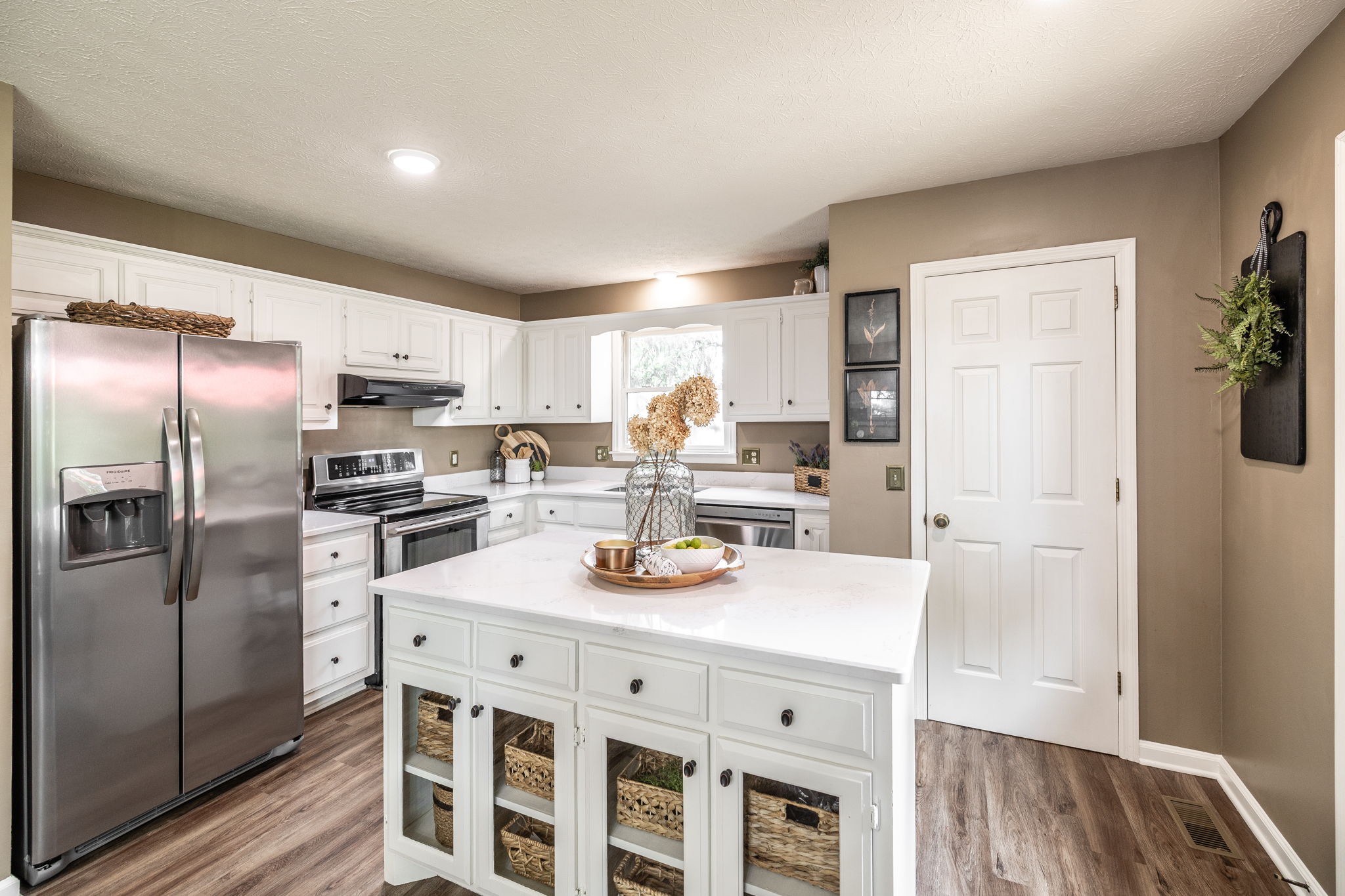 405 Timberlake Drive Springfield, TN 37172 - Photo 19 of 46 a kitchen with a refrigerator a stove a sink and a cabinets