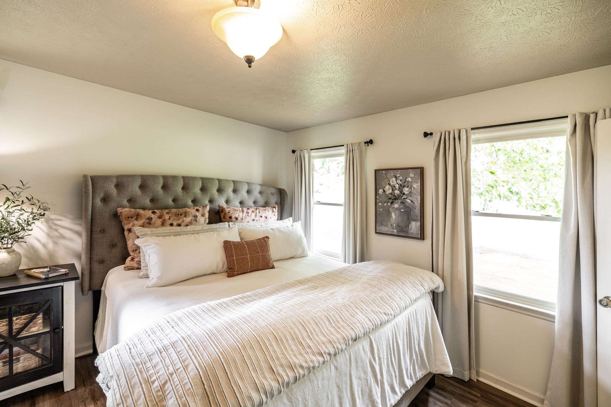 405 Timberlake Drive Springfield, TN 37172 - Photo 27 of 46 a bedroom with a large bed and a window