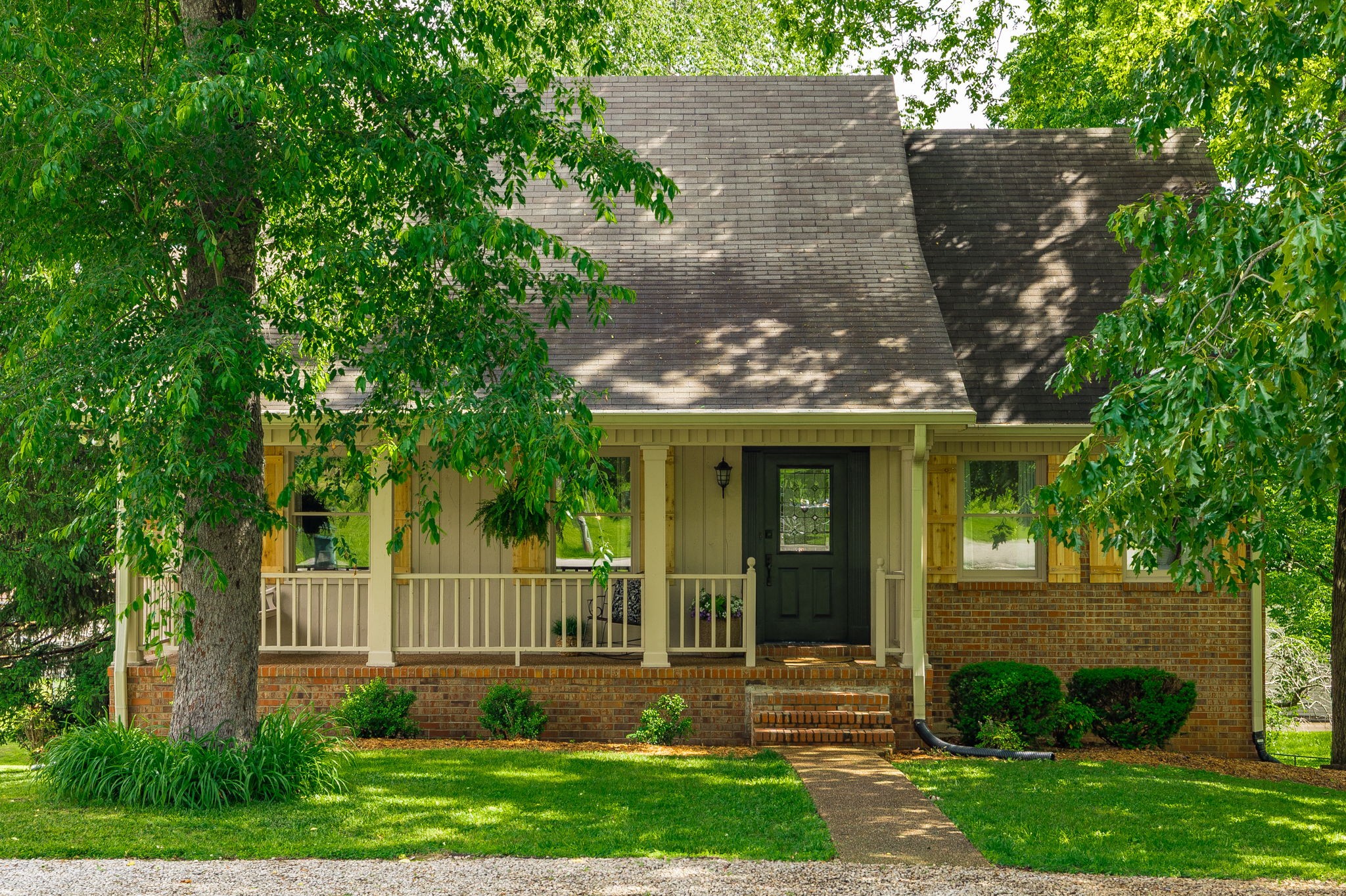 405 Timberlake Drive Springfield, TN 37172 - Photo 4 of 46 front view of a house with a yard