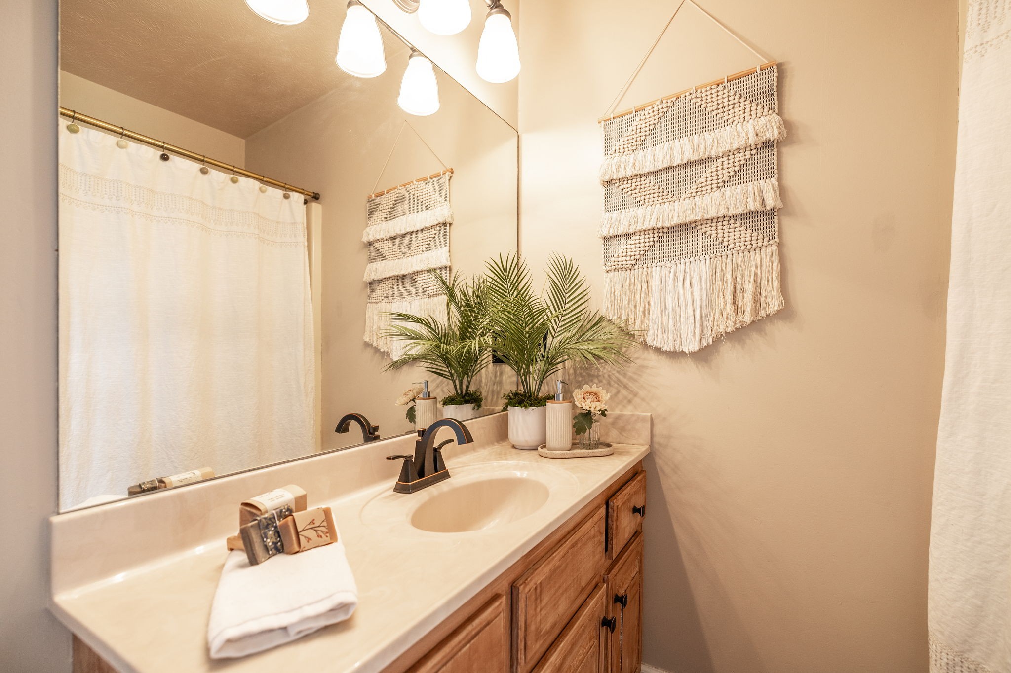 405 Timberlake Drive Springfield, TN 37172 - Photo 44 of 46 a bathroom with a sink and a mirror