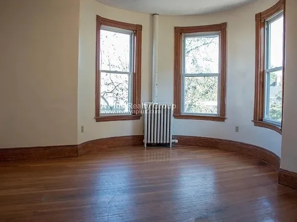 $3,900 | 336 Centre Street, Unit 1, Boston, MA 02130