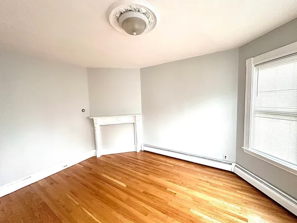 $3,900 | 336 Centre Street, Unit 1, Boston, MA 02130