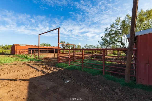 $575,520 | 83 North Hamlin Tx 79520, Hamlin, TX 79520