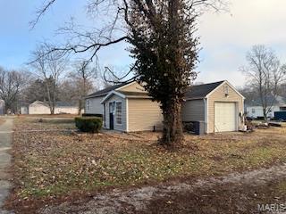 227 North Douglas Street Hillsboro, IL 62049 - Photo 4 of 30