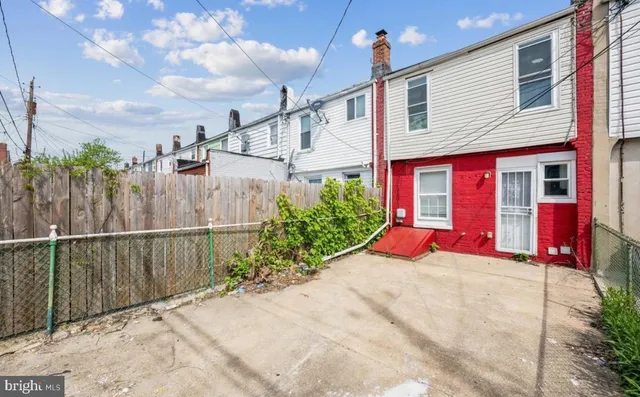 a view of a backyard with sitting area and furniture