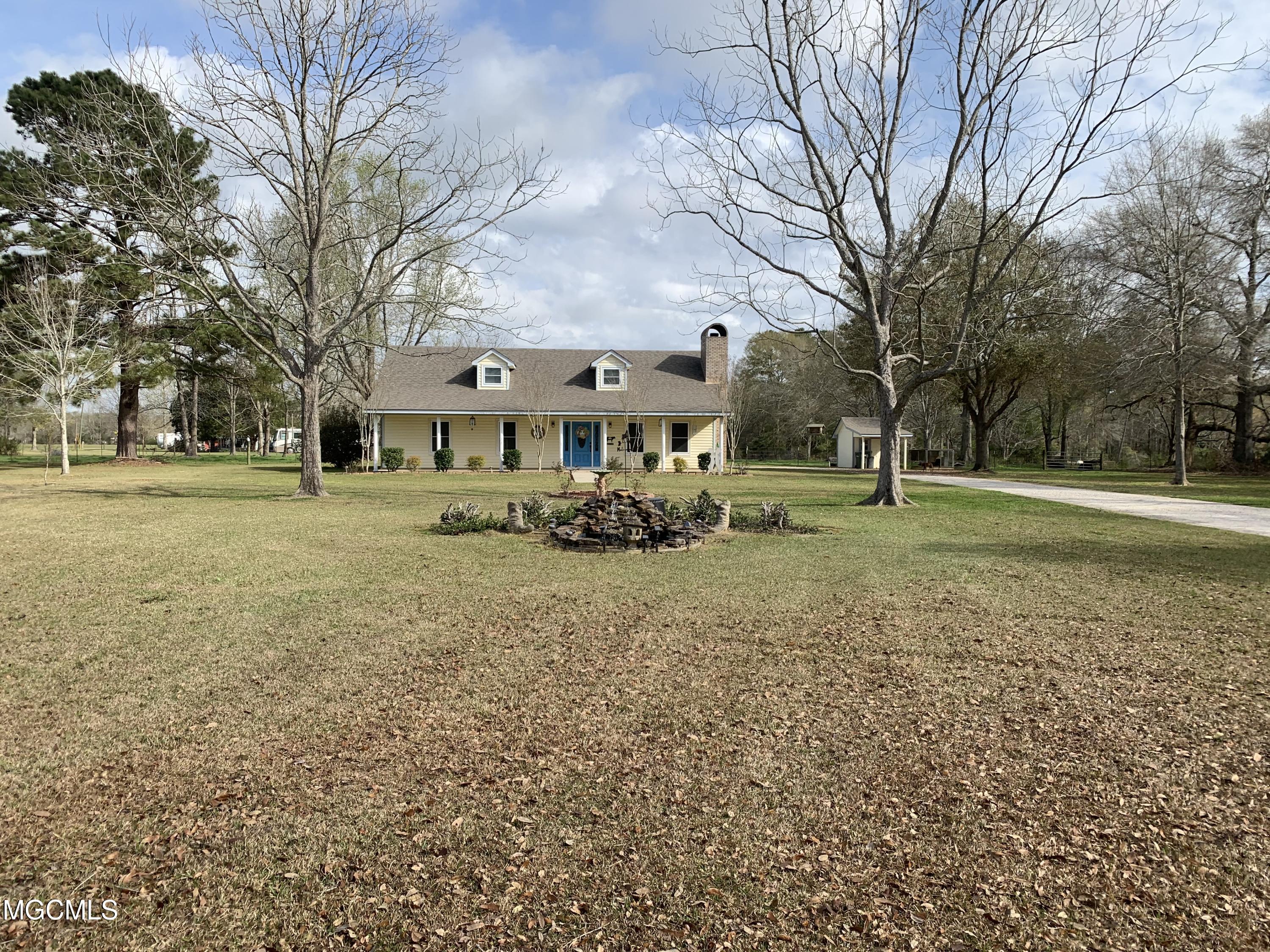 23190 Whitfield Road Picayune, MS 39466 - Photo 2 of 28 IMG_5523