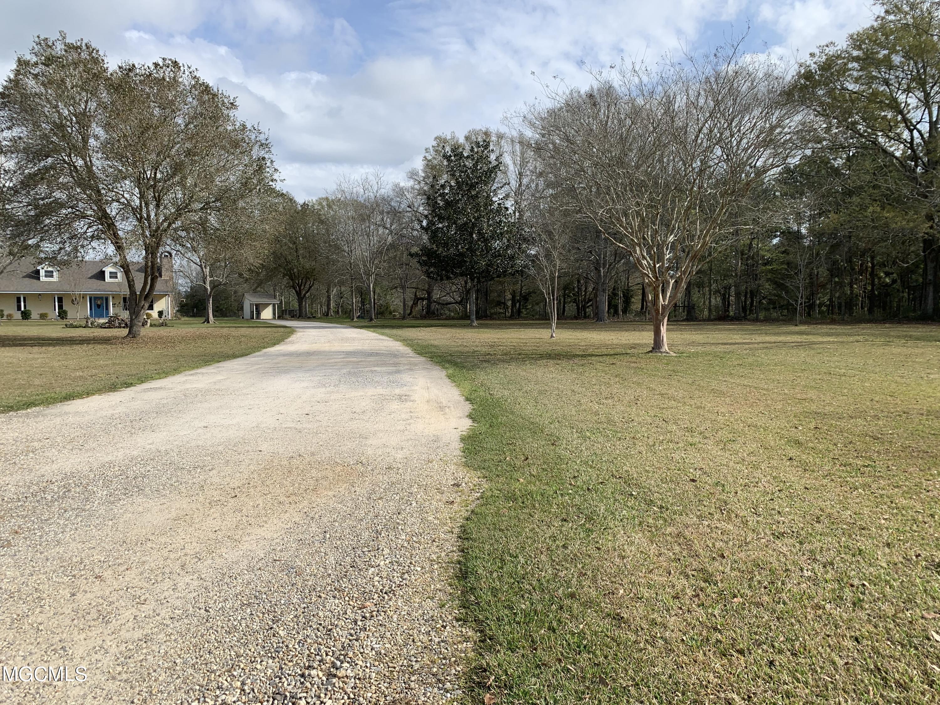 23190 Whitfield Road Picayune, MS 39466 - Photo 3 of 28 IMG_5520