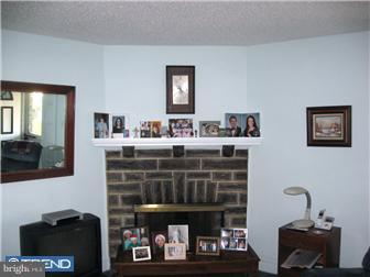 84 Marshall Road Lansdowne, PA 19050 - Photo 3 of 12 Living Room