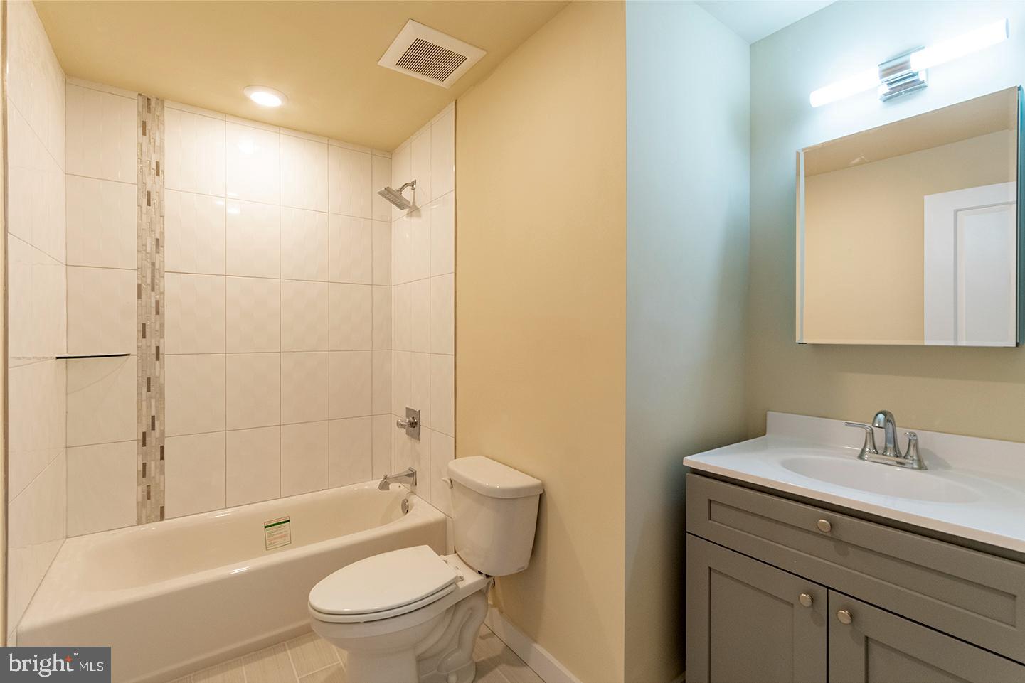 1312 South Broad Street, Unit 2 Philadelphia, PA 19146 - Photo 6 of 9