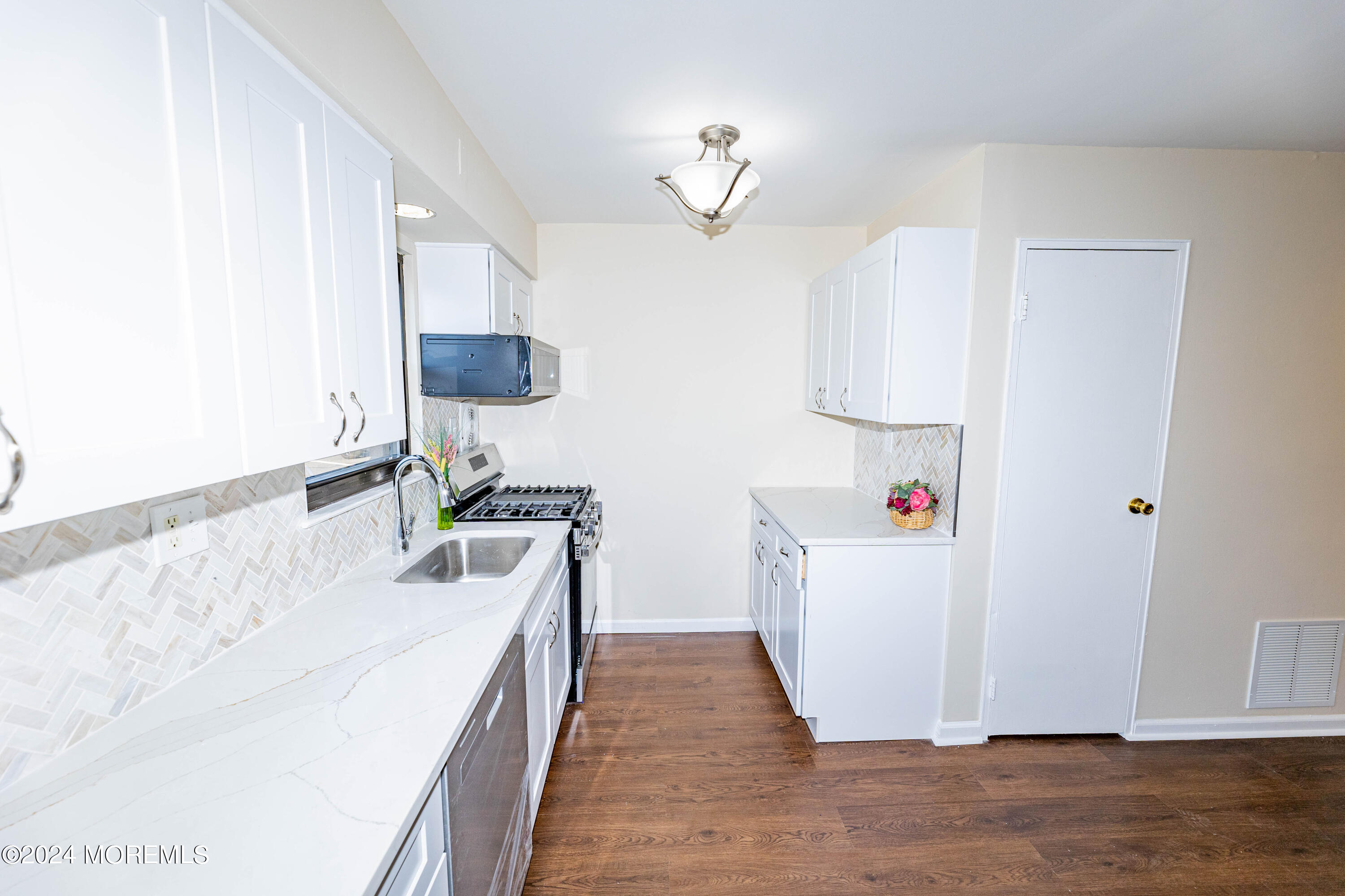 301 Spring Street, Unit 11 Red Bank, NJ 07701 - Photo 5 of 40