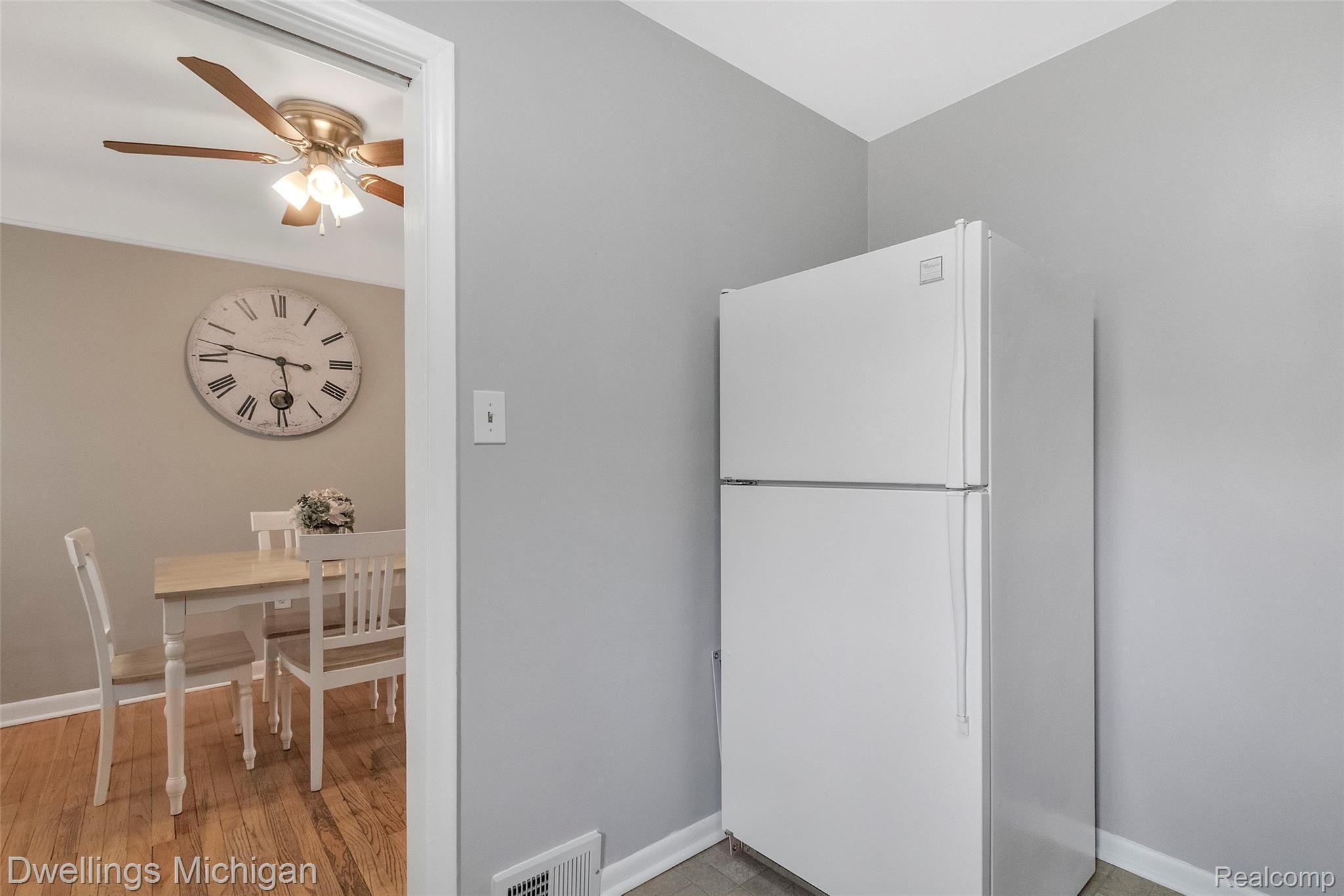 10021 Middlebelt Road Livonia, MI 48150 - Photo 11 of 31 10021-Middlebelt-Rd-Livonia-MI-windowstill-12.jpg