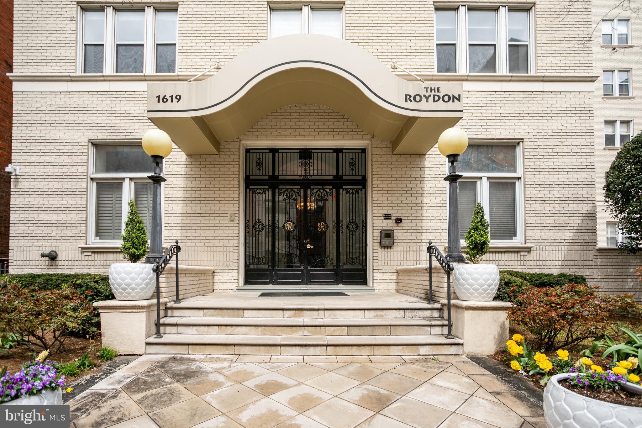 1619 R Street Northwest, Unit 404 Washington, DC 20009 - Photo 22 of 24 a view of a building with a outdoor space