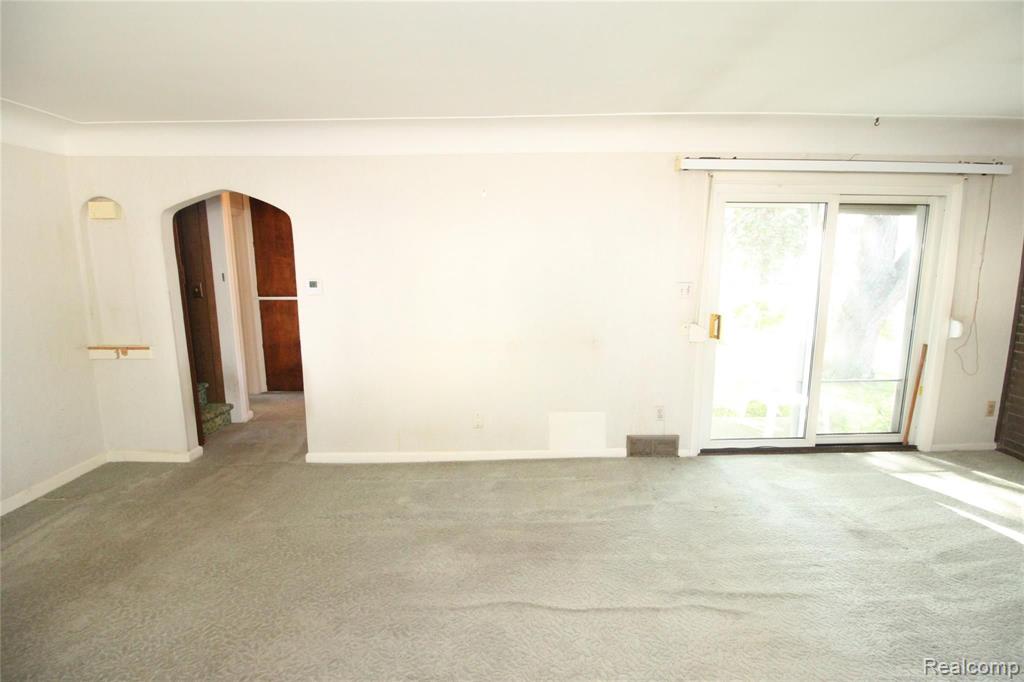 8640 Harding Center Line, MI 48015 - Photo 27 of 28