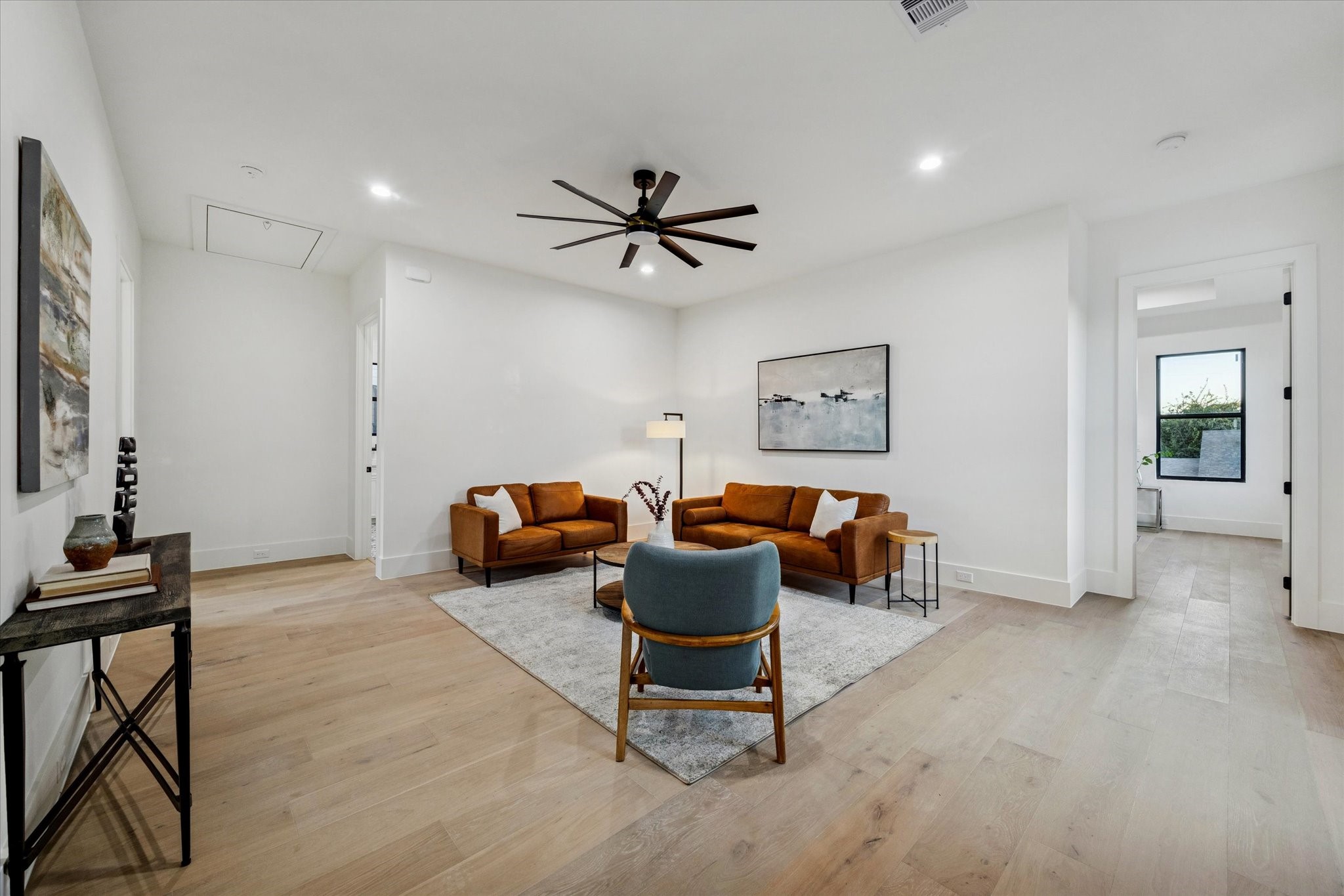 614 Eleanor Street Houston, TX 77009 - Photo 19 of 38 a living room with furniture