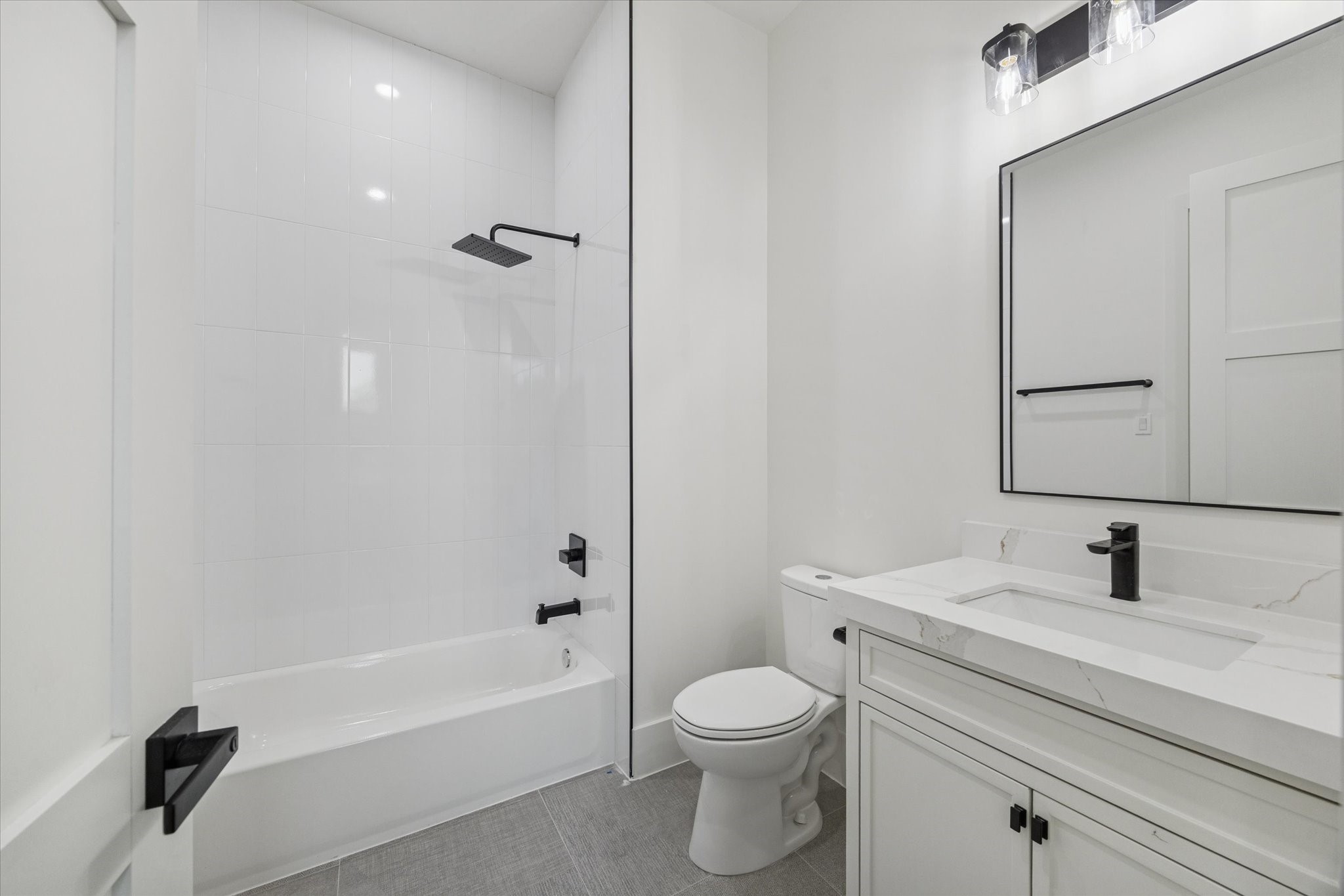 614 Eleanor Street Houston, TX 77009 - Photo 33 of 38 a bathroom with a sink a toilet and a bathtub
