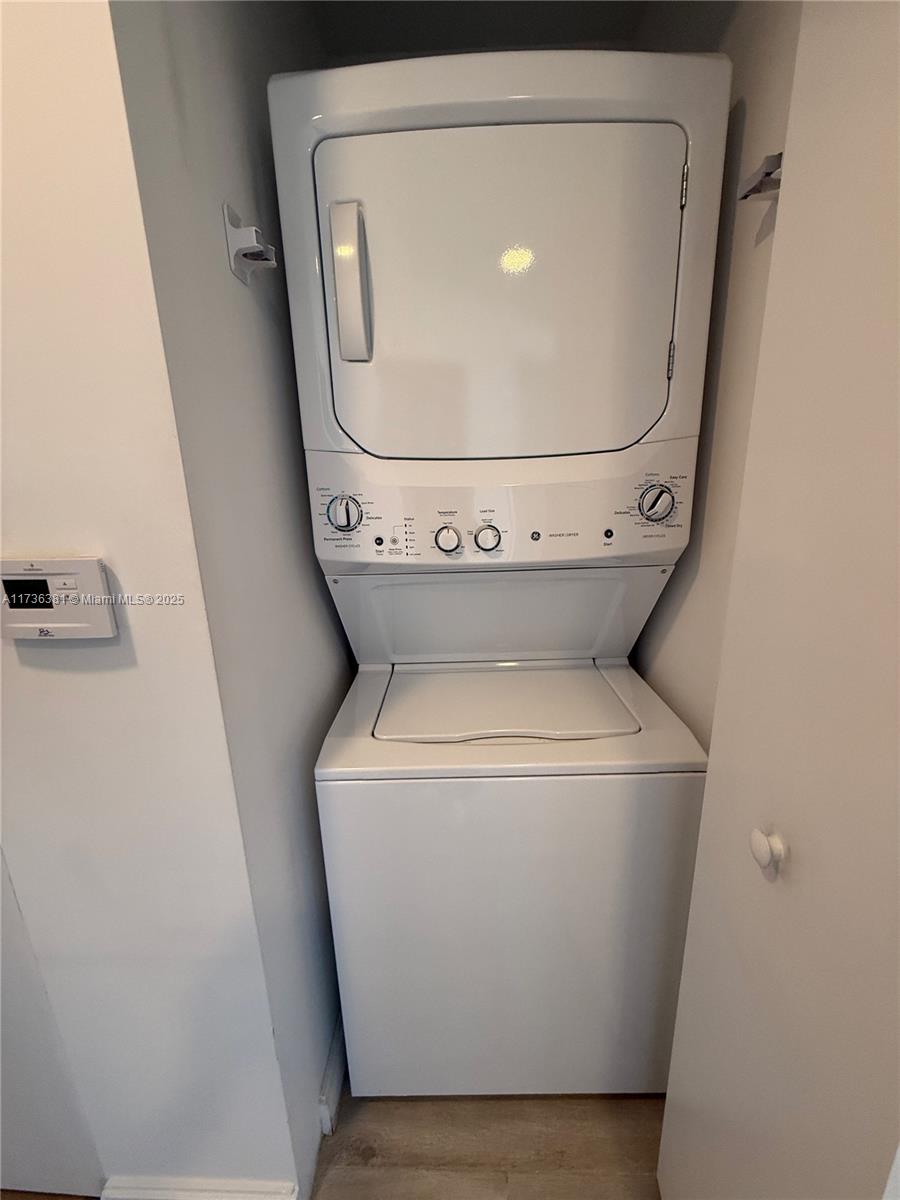55 Southwest 9th Street, Unit 1701 Miami, FL 33130 - Photo 29 of 58 a utility room with dryer and washer