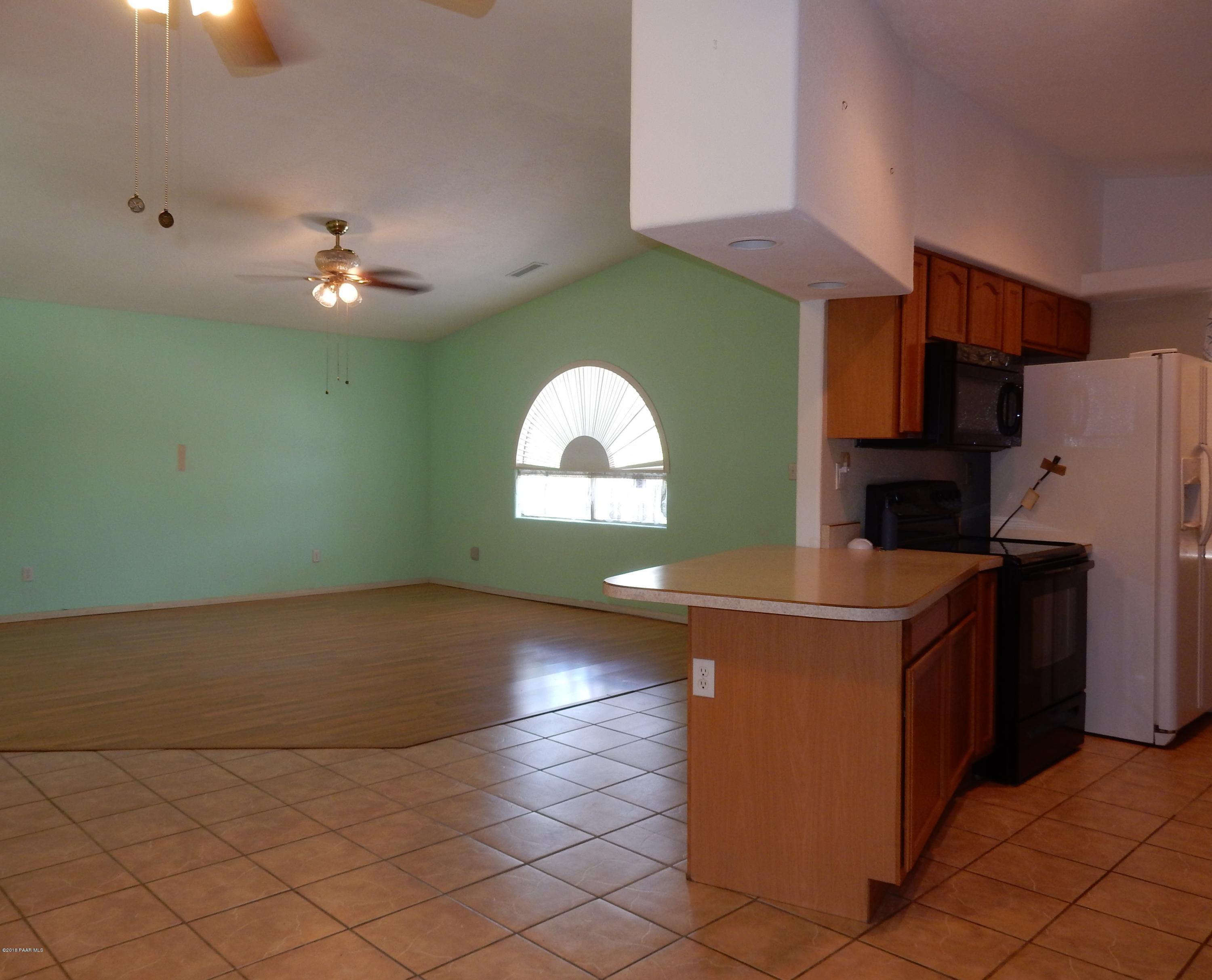 17543 East Trails End Road Mayer, AZ 86333 - Photo 11 of 35 living room