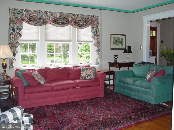 6305 Pinehurst Road Baltimore, MD 21212 - Photo 19 of 23 Living room as seen from dining room.