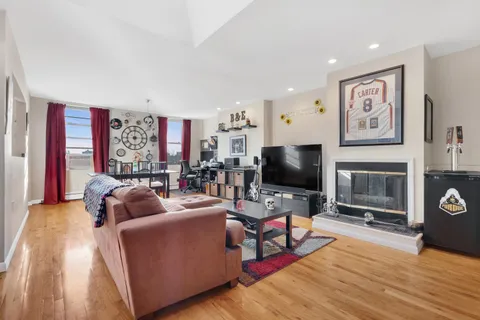 $2,425 | 37 West 19th Street, Unit 3, Weehawken, NJ 07086