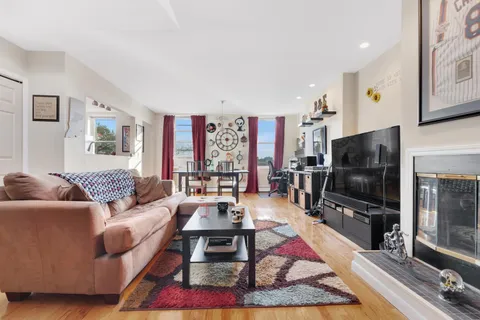 $2,425 | 37 West 19th Street, Unit 3, Weehawken, NJ 07086
