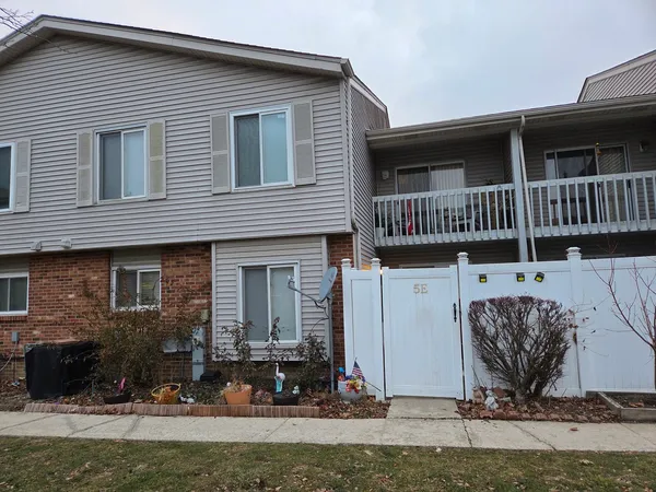 $224,900 | 5 East Fernwood Drive, Bolingbrook, IL 60440