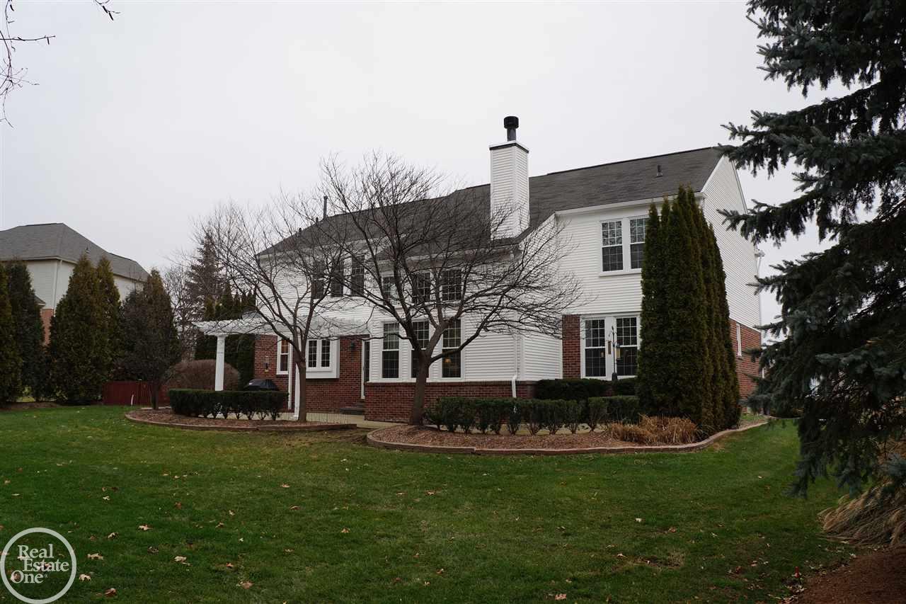 1977 Watson Circle Rochester, MI 48306 - Photo 43 of 60 31273816-42.JPG