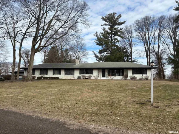 $275,000 | 2 Millwood Manor, Jacksonville, IL 62650