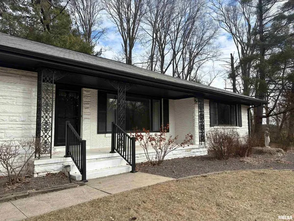 $275,000 | 2 Millwood Manor, Jacksonville, IL 62650