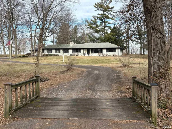 $275,000 | 2 Millwood Manor, Jacksonville, IL 62650