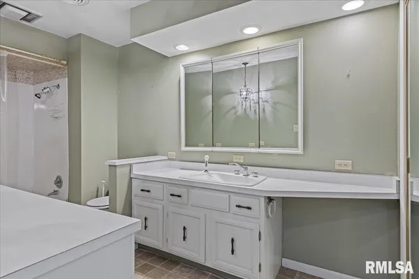 $275,000 | 2 Millwood Manor, Jacksonville, IL 62650