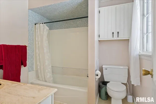 $275,000 | 2 Millwood Manor, Jacksonville, IL 62650