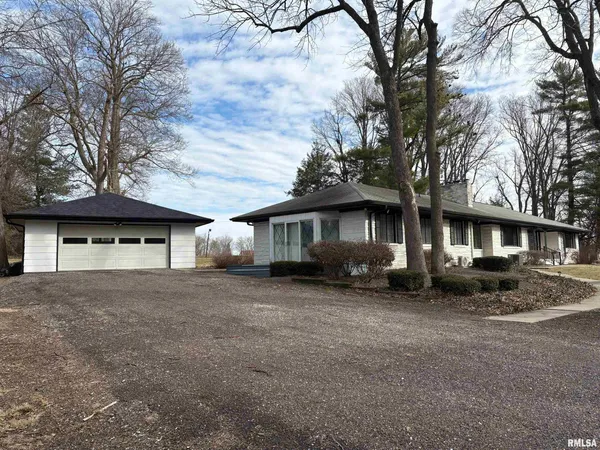 $275,000 | 2 Millwood Manor, Jacksonville, IL 62650