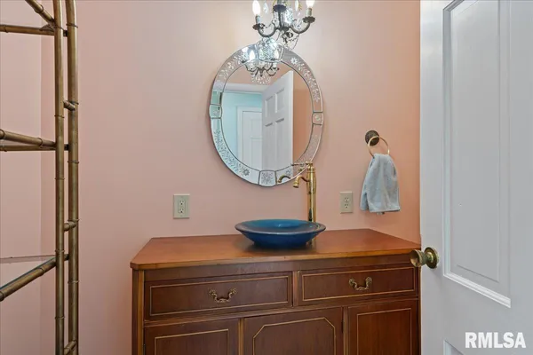 $275,000 | 2 Millwood Manor, Jacksonville, IL 62650