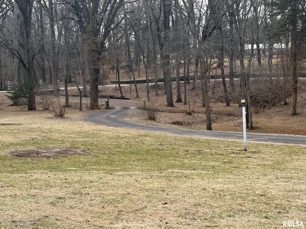 $275,000 | 2 Millwood Manor, Jacksonville, IL 62650